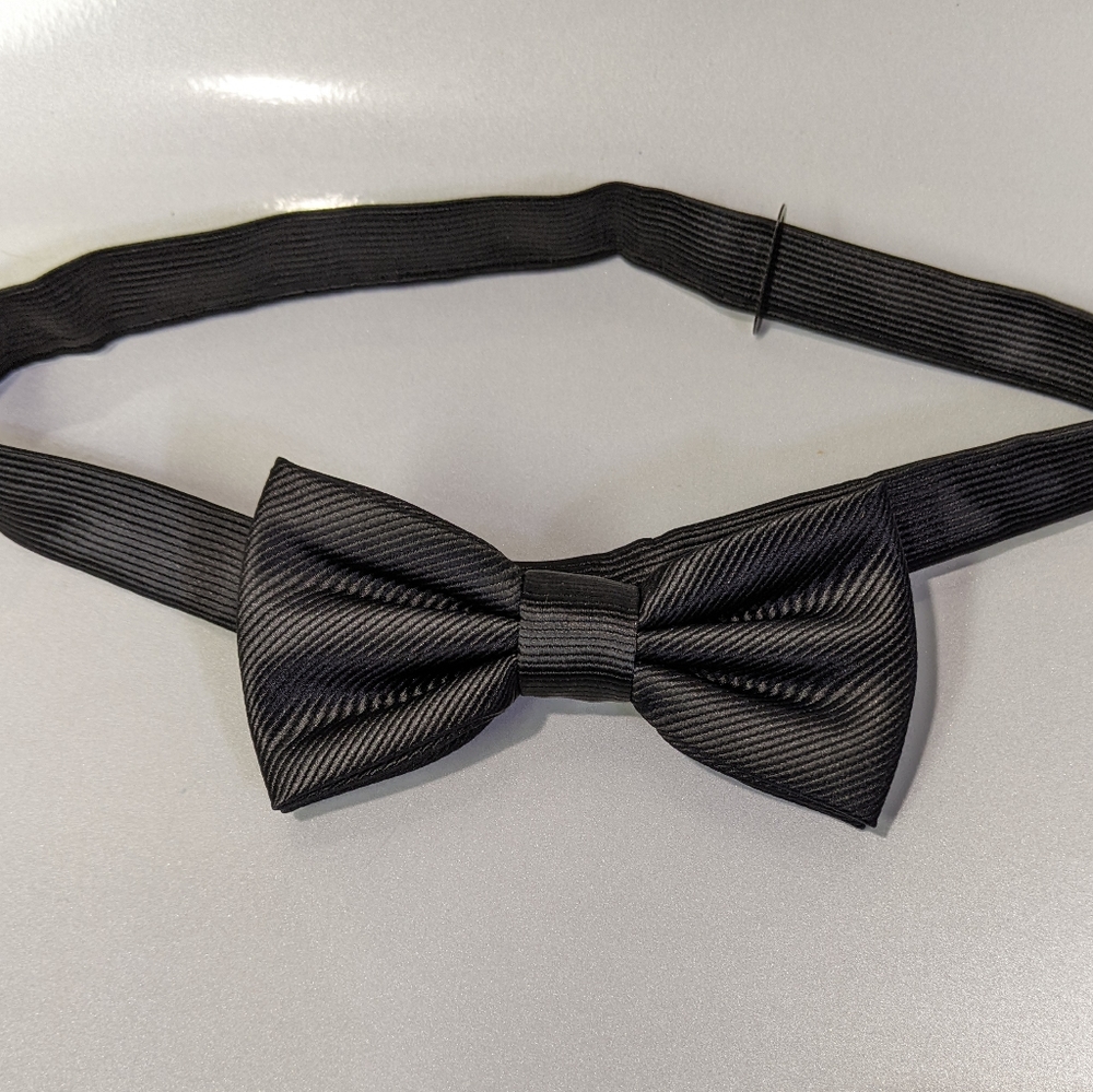 NWOT Boys adjustable bow-tie